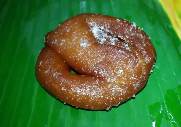 Foto von Klassische Chhena Jalebi aus Odisha – fertig angerichtet
