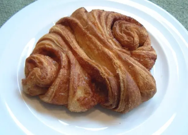 Foto von Hamburger Franzbrötchen klassisch – fertig angerichtet