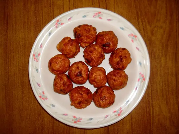 Foto von Klassische Chicken Balls im Backteig – fertig angerichtet