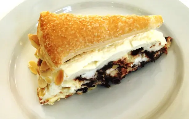 Foto von Klassische Nordfriesische Friesentorte – fertig angerichtet