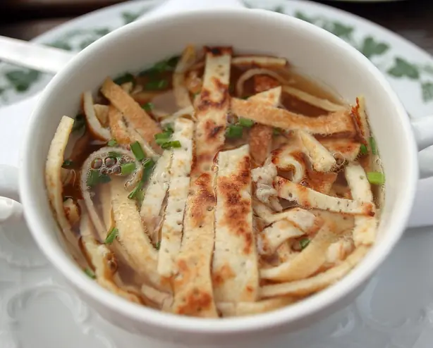 Foto von Klassische Österreichische Frittatensuppe – fertig angerichtet