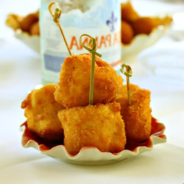 Foto von Neapolitanische Mozzarella in Carrozza – fertig angerichtet