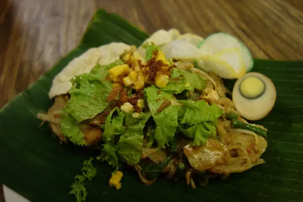 Foto von Indonesischer Gado-Gado Salat – fertig angerichtet