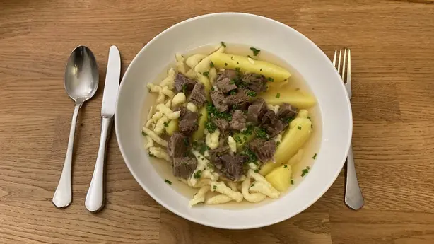 Foto von Schwäbischer Gaisburger Marsch Klassisch – fertig angerichtet