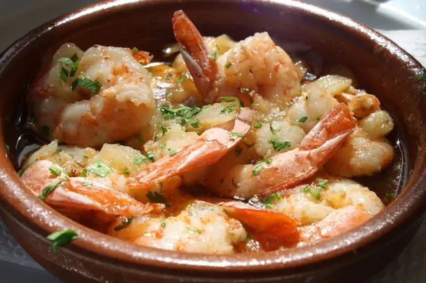 Foto von Spanische Gambas al ajillo klassisch (2) – fertig angerichtet