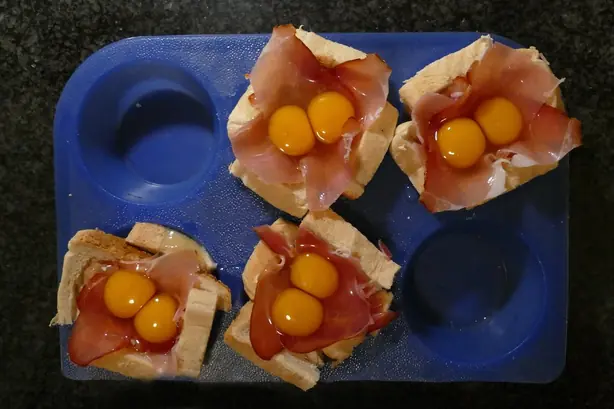 Foto von Garnelen in Toastschälchen – fertig angerichtet