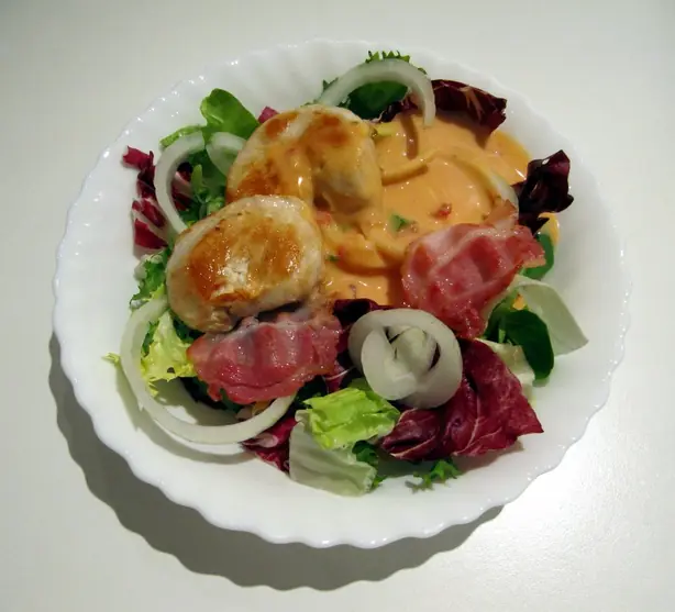 Foto von Amerikanisches Ranch-Dressing klassisch – fertig angerichtet