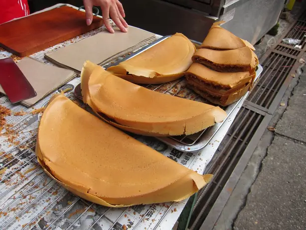 Foto von Martabak Manis – fertig angerichtet