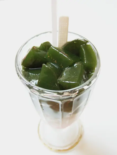 Grass jelly es cincau hijau – Foto: Midori (CC BY-SA 3.0)