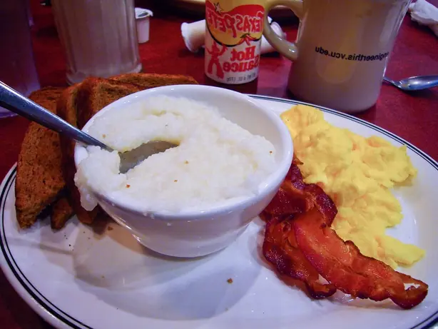 Foto von Klassische Südstaaten Grits – fertig angerichtet