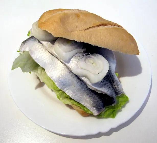 Foto von Klassischer Bismarckhering hausgemacht – fertig angerichtet