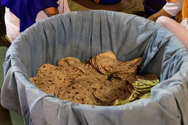 Foto von Indisches Naan Brot klassisch (2) – fertig angerichtet