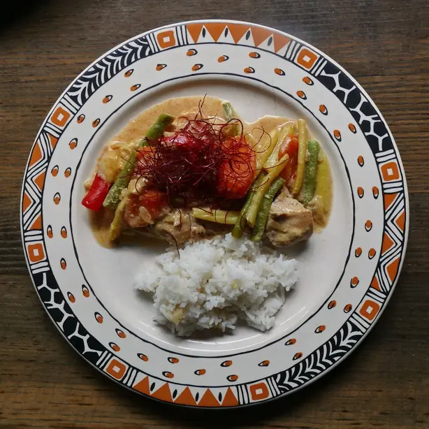 Foto von Hähnchen-Curry mit Bohnen – fertig angerichtet