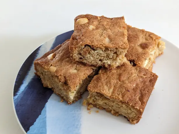 Foto von Amerikanische Blondies mit Vanille – fertig angerichtet