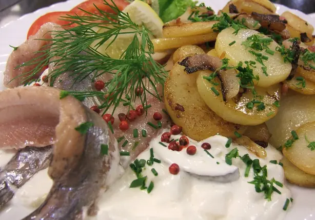 Foto von Rheinischer Heringsstipp Klassisch – fertig angerichtet