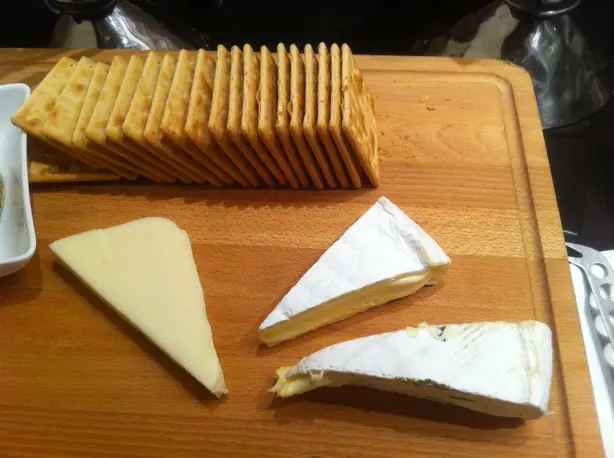 HK CWB 香港怡東酒店 Excelsior Hotel Cheese Biscuit Dec-2011 – Foto: Cookantean (CC BY-SA 3.0)