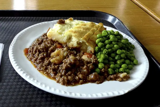 Foto von Britischer Shepherd's Pie klassisch – fertig angerichtet