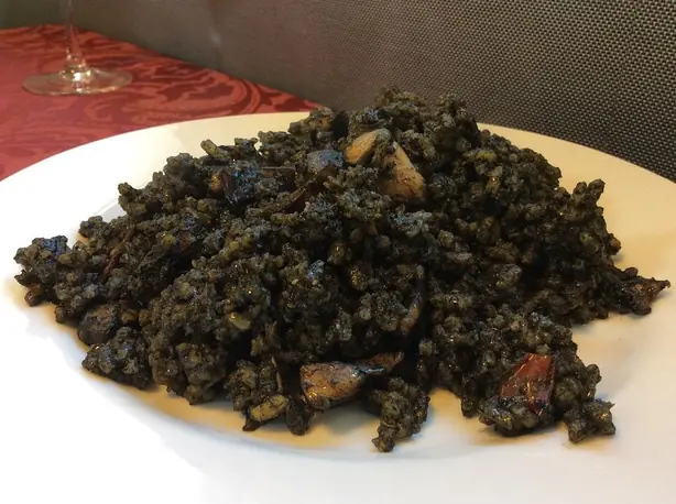 Foto von Mexikanischer Arroz negro aus Oaxaca – fertig angerichtet