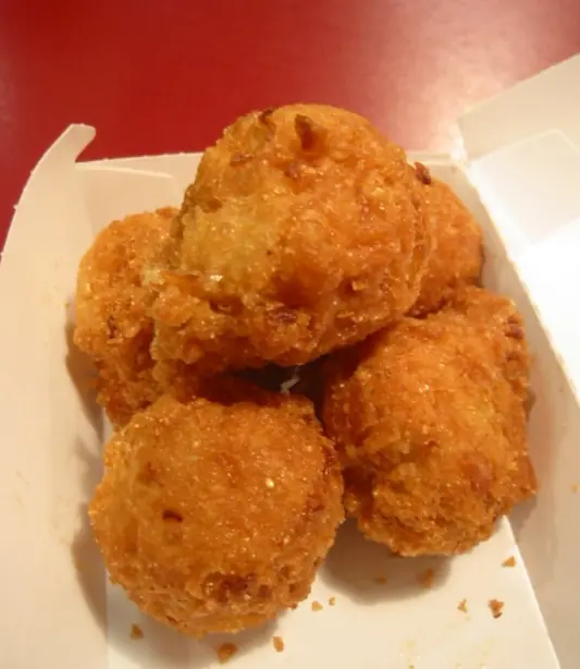 Foto von Klassisches Southern Fried Chicken – fertig angerichtet