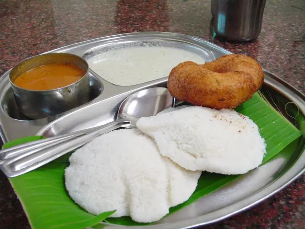 Foto von Südindisches Sambar Linsencurry – fertig angerichtet