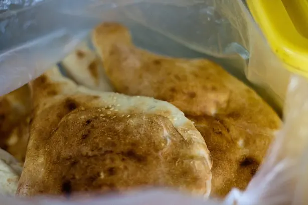 Foto von Klassischer Irakischer Sumach-Salat – fertig angerichtet