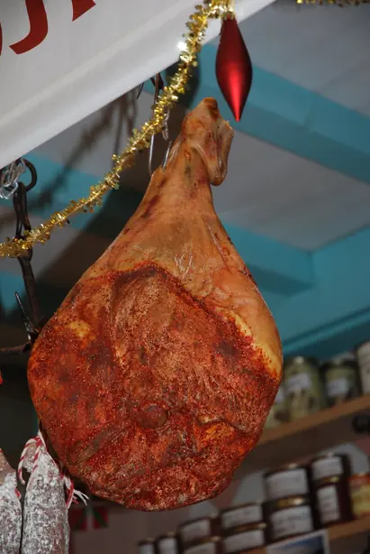 Foto von Baskische Piperade mit Bayonne-Schinken – fertig angerichtet