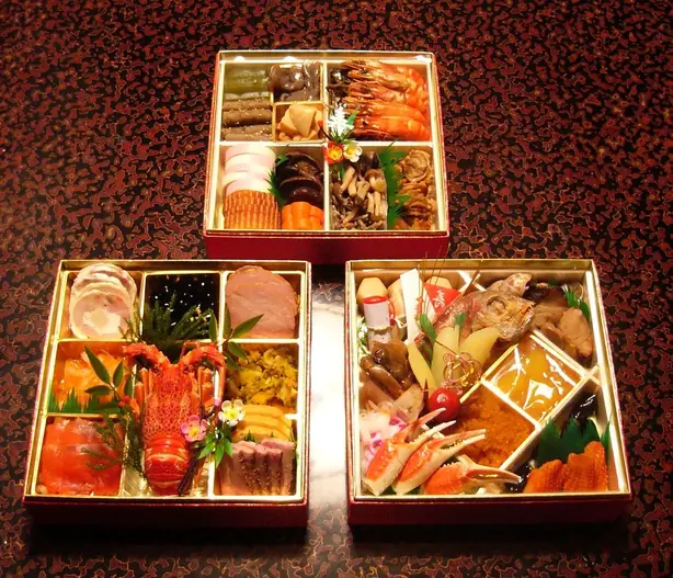 Foto von Traditionelle Osechi-ryōri Auswahl – fertig angerichtet