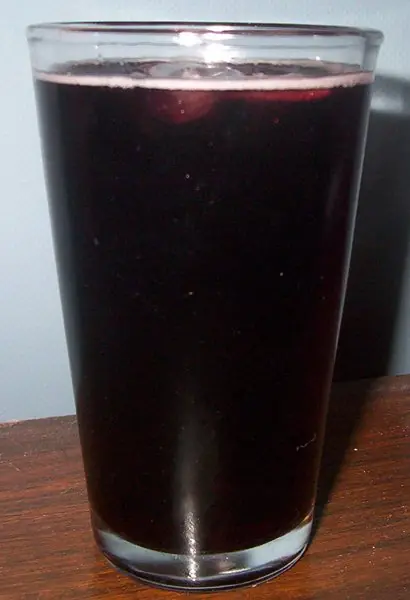 Foto von Baskischer Kalimotxo Klassisch – fertig angerichtet