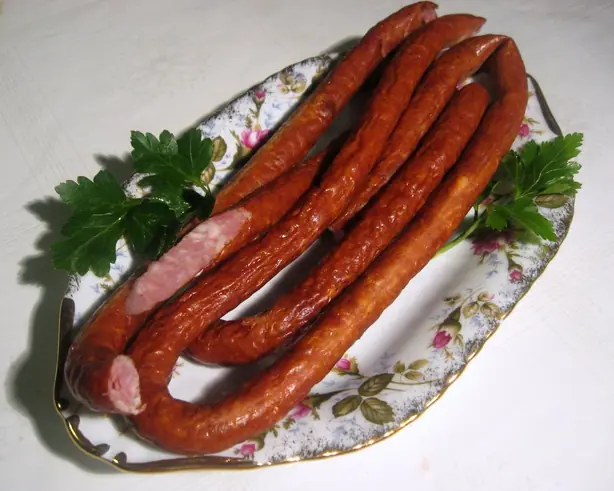 Foto von Polnische Kabanos Wurst – fertig angerichtet