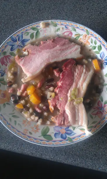 Foto von Kärntner Ritschert Eintopf – fertig angerichtet