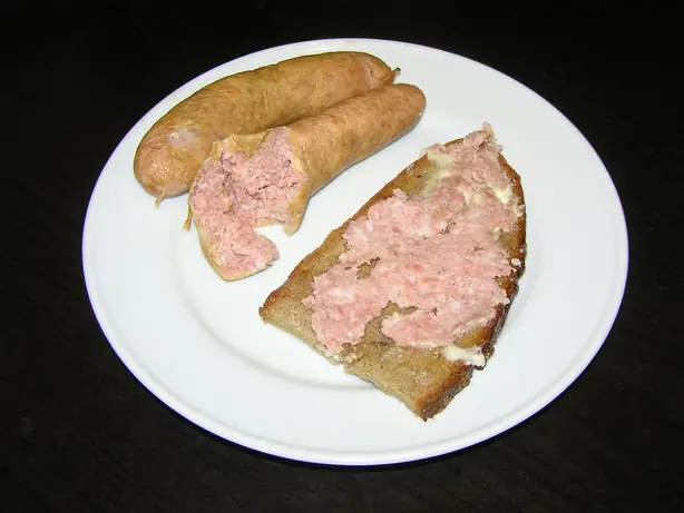 Foto von Schweizer Kartoffelwurst hausgemacht – fertig angerichtet