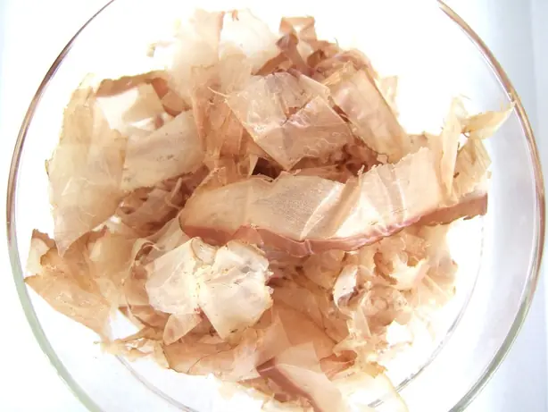 Foto von Japanischer Dashi-Fond klassisch – fertig angerichtet