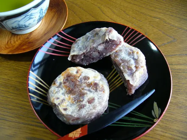 Foto von Japanische Kintsuba mit Anko – fertig angerichtet