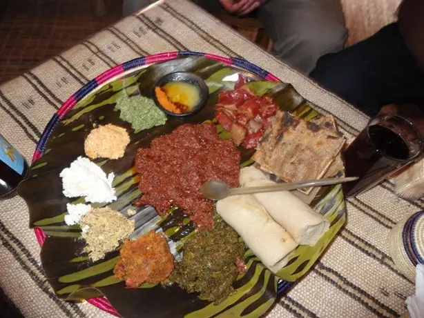 Foto von Äthiopische Würzbutter Nitir Qibe – fertig angerichtet