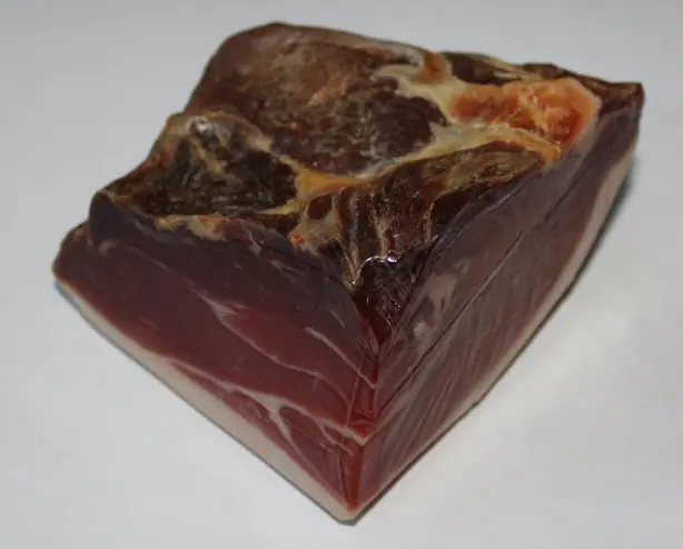 Foto von Original Westfälischer Knochenschinken – fertig angerichtet