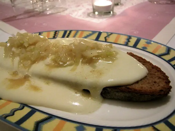 Foto von Kochkäse selbst gemacht – fertig angerichtet