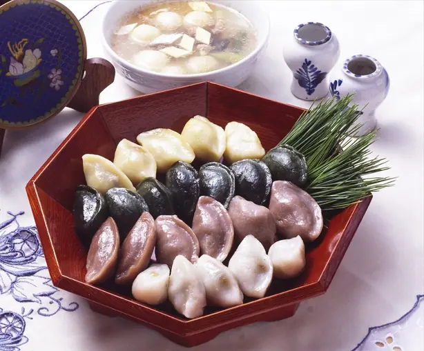 Foto von Koreanische Songpyeon Reiskuchen – fertig angerichtet