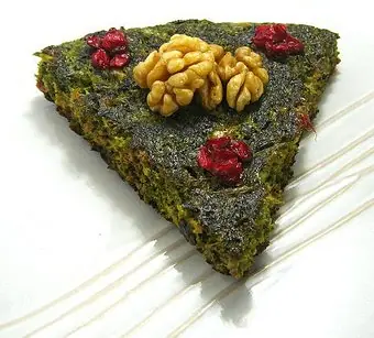 Foto von Persische Chickpea Noghl klassisch – fertig angerichtet