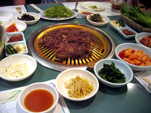 Foto von Klassisches Koreanisches Bulgogi (2) – fertig angerichtet