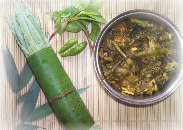 Kosu Xaak aru Madhuxuleng (Colocasia with Polygonum microcephalum) – Foto: Soyuz Sharma (CC BY-SA 3.0)