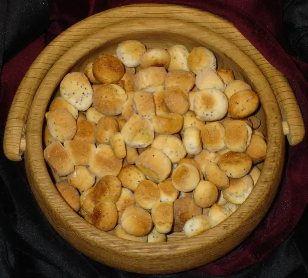 Foto von Litauische Kūčiukai Mohn-Kekse – fertig angerichtet