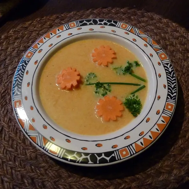 Foto von Karamellisierte Möhrensuppe – fertig angerichtet