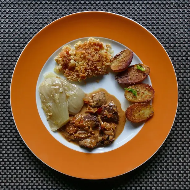 Foto von Lammlachs mit Fenchel überbacken – fertig angerichtet