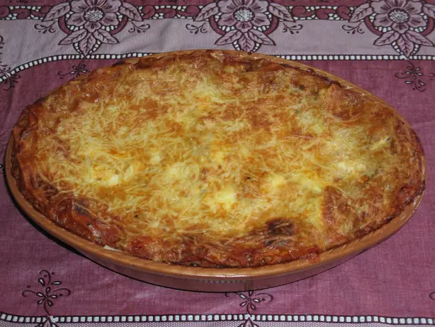 Foto von Klassische Lasagne Bolognese – fertig angerichtet