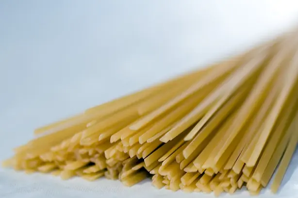 Foto von Klassische Linguine al Pesto Genovese – fertig angerichtet