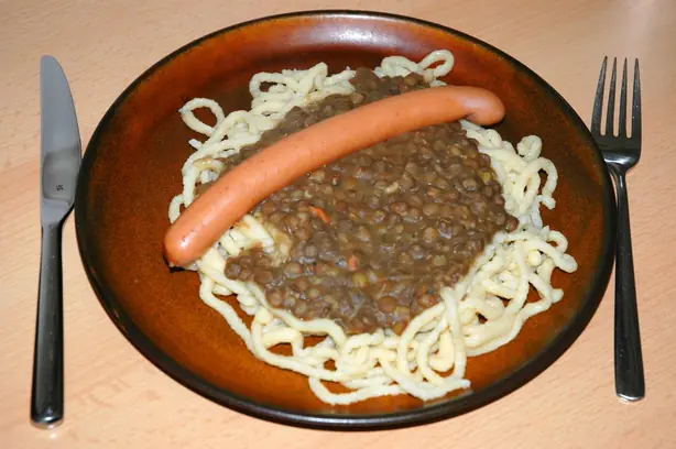 Foto von Schwäbische Linsen mit Spätzle – fertig angerichtet