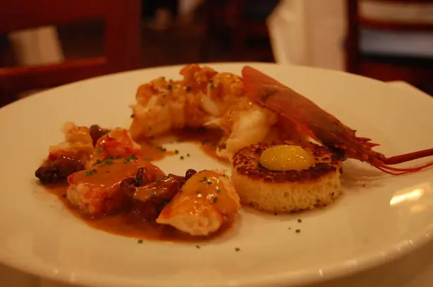 Foto von Klassischer Hummer Newburg – fertig angerichtet