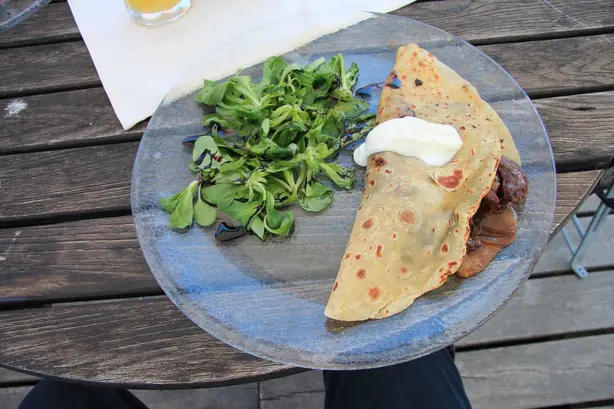 Foto von Slowakische Lokša Kartoffelfladen – fertig angerichtet