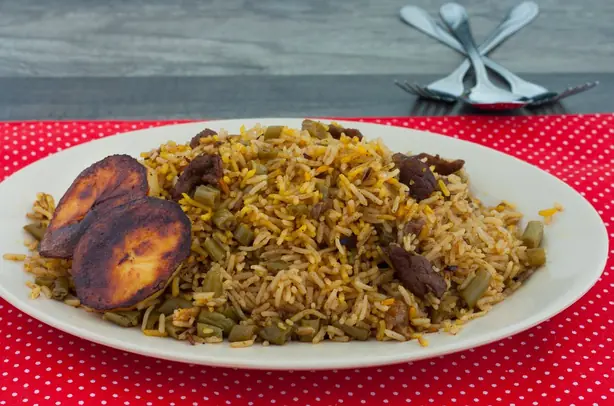 Foto von Usbekischer Reis-Pilaw Plov – fertig angerichtet