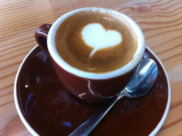 Foto von Caffè Macchiato Klassisch – fertig angerichtet